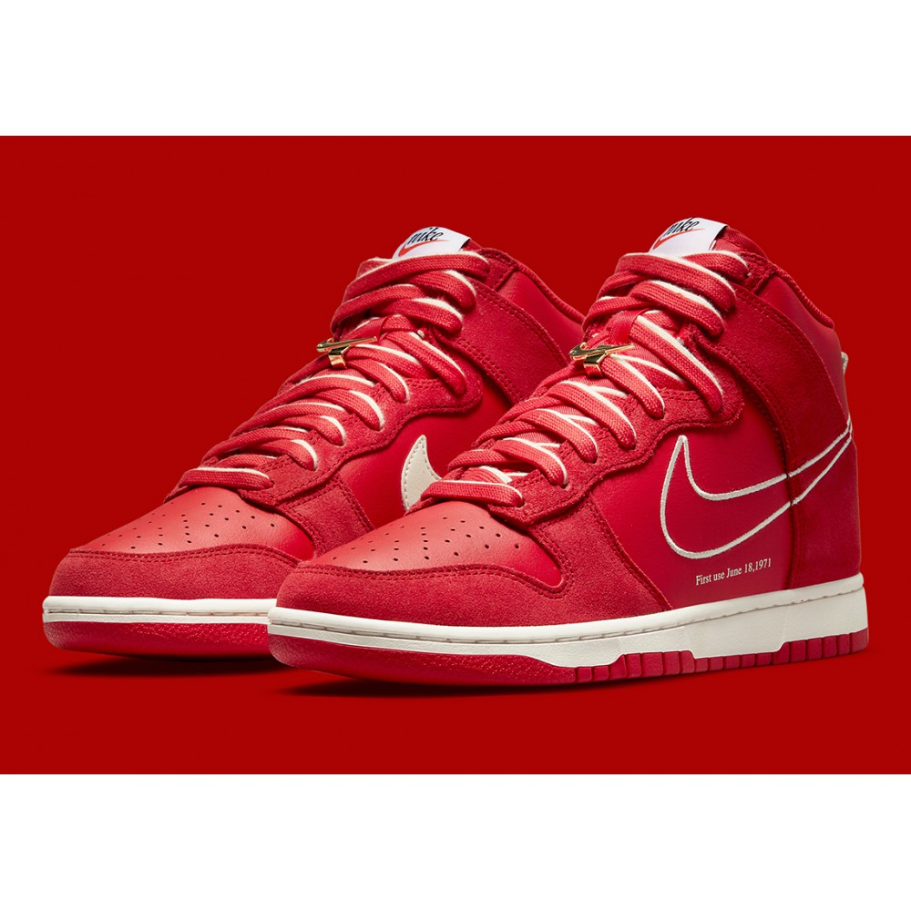 red nike dunk hi